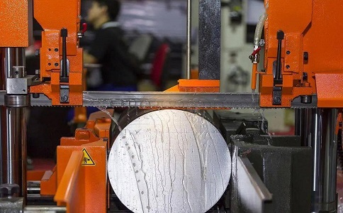 象山立式金属带锯床切削出现跑带故障解决方法！